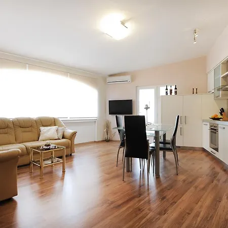 Jaz Apartment *